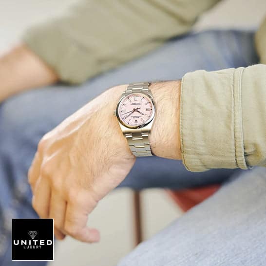 Rolex Oyster Perpetual 124300 Oyster Replica in green shirt & on his arm